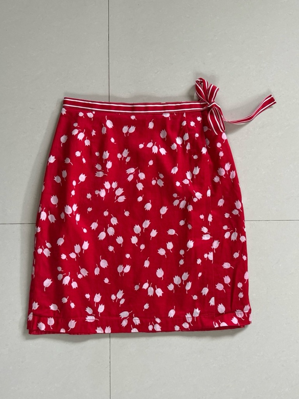 Liz Claiborne 100% Cotton Red Midi Wrap Skirt with White Tulip Print